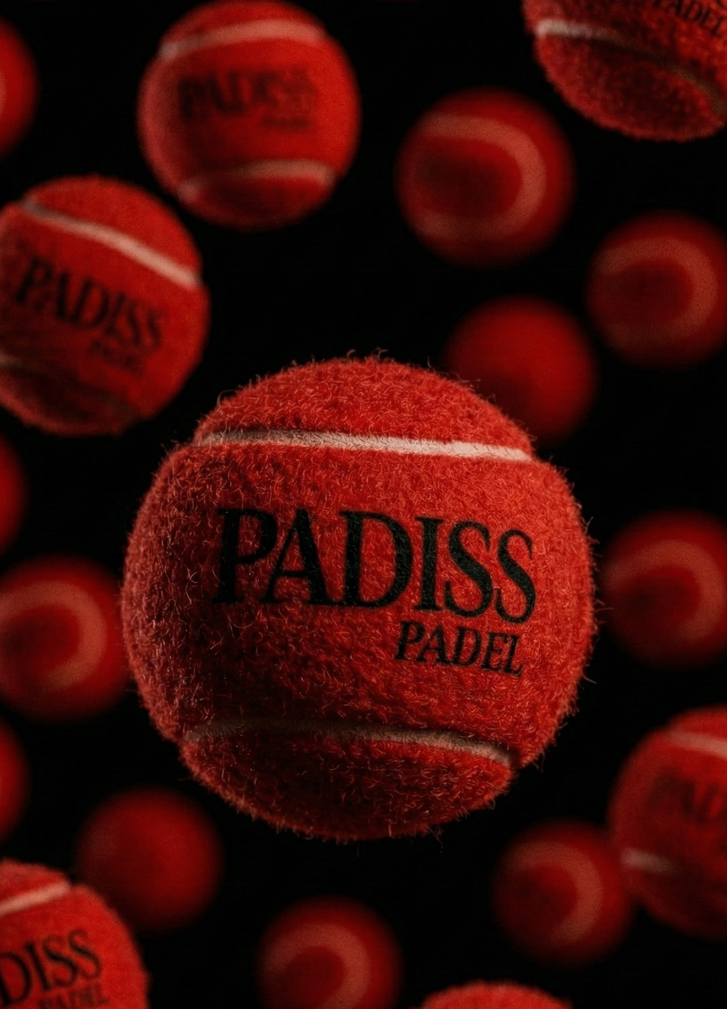 Balle de padel colorée rouge Lava Red puissance et style - PADISS